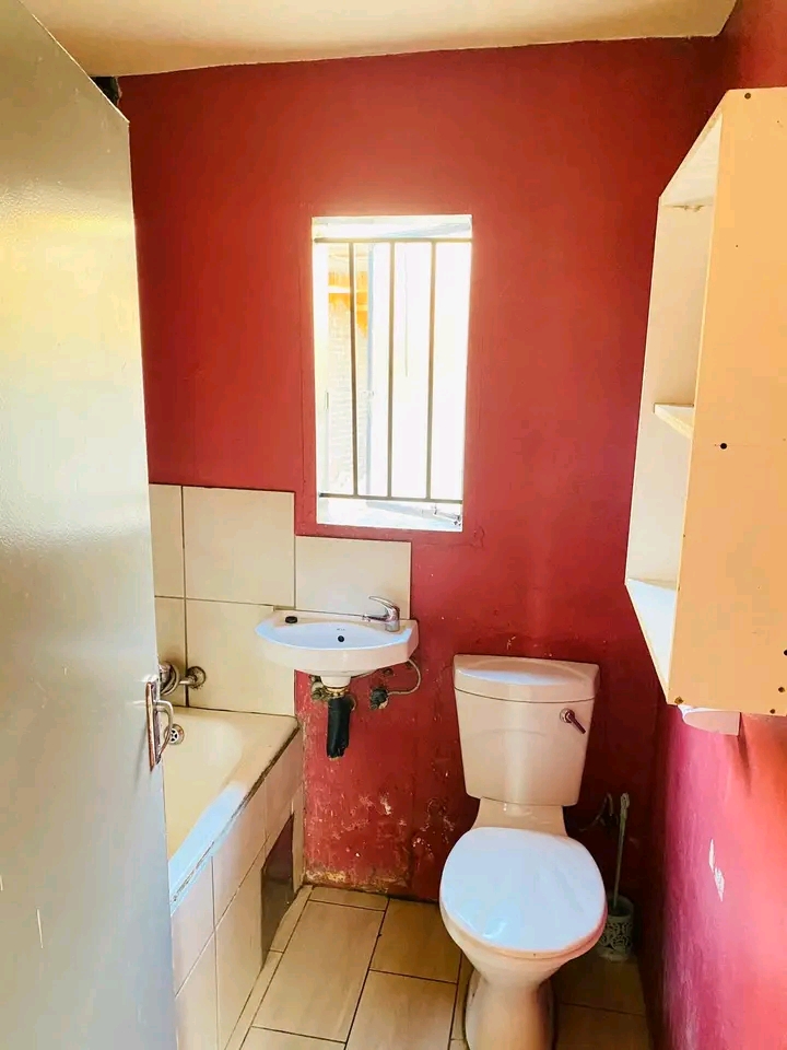 Still available for r3500 +r200 deposit ext 3  in Freedom Park