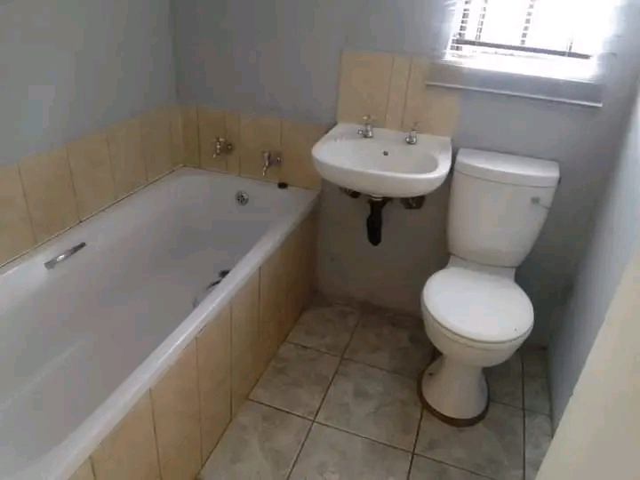 2 bedroom 1 bathroom  house to rent in ext 22  in Protea Glen
