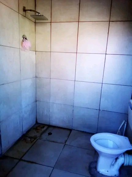 Two rooms with ajoining door to the other roo  in Vosloorus