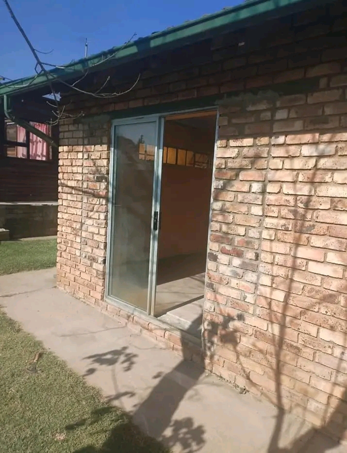 1 bedroom cottage with fitted kitchen, fitted  in Birch Acres