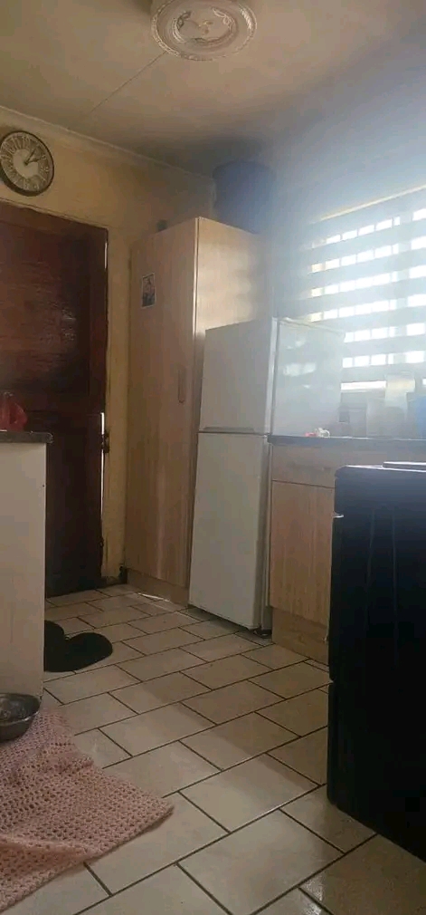 House to rebt, ext 6
r5000 rent + r5000 depo  in Vosloorus