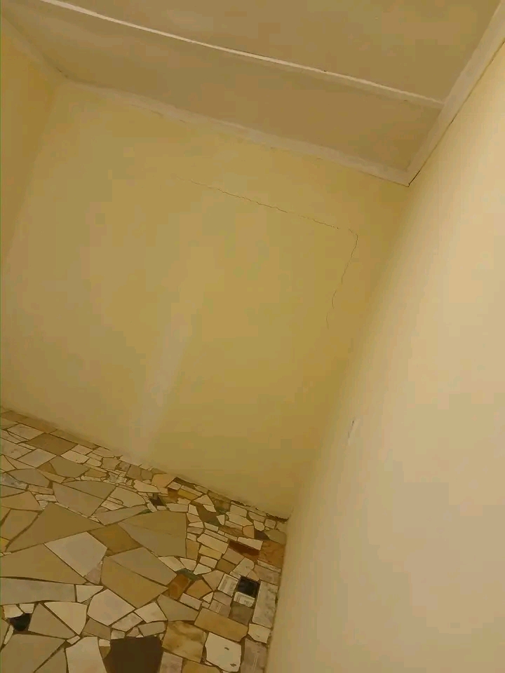 Big garage available to rent . north with til  in Zola