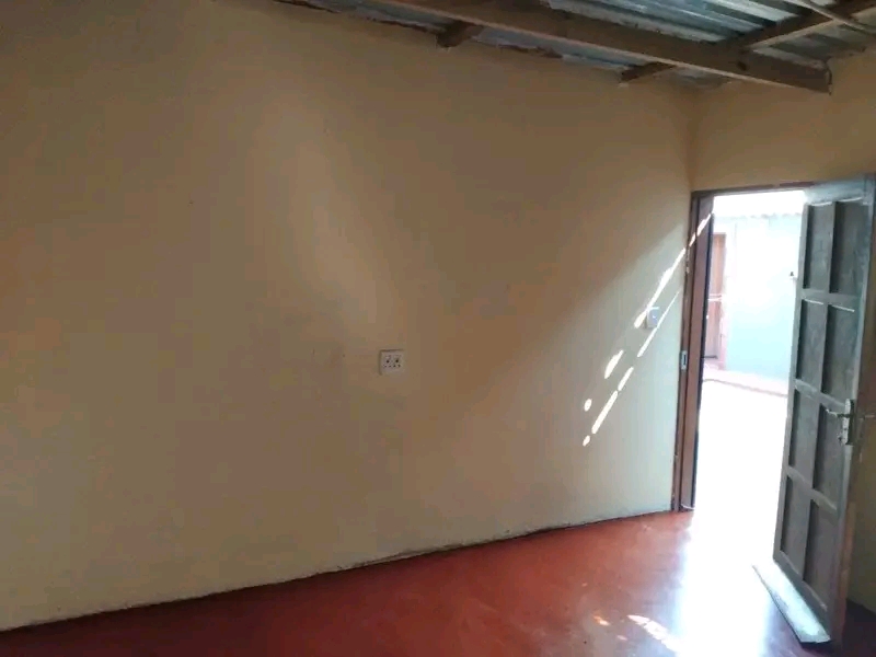 Room available to rent in phase 2 ngase tanke  in Braamfischer