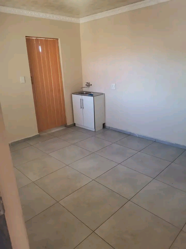 Ensuite available in ext 2 not far from casba  in Protea Glen