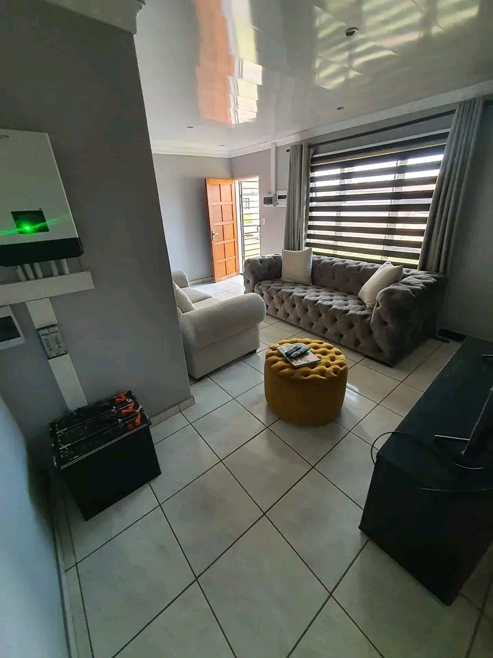 Stunning 3 bedroom house located in paradise,  in Vosloorus