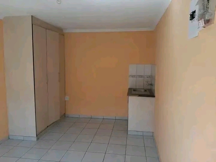 Area:ext 2
rental price:r1780 plus deposit
  in Vosloorus