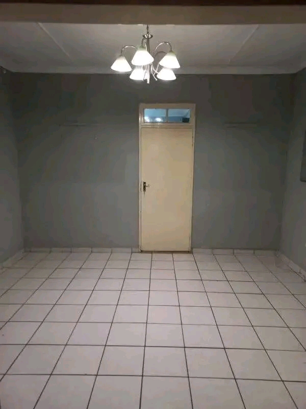 3 bedroom house with 2 bathroom house to let   in Kensington