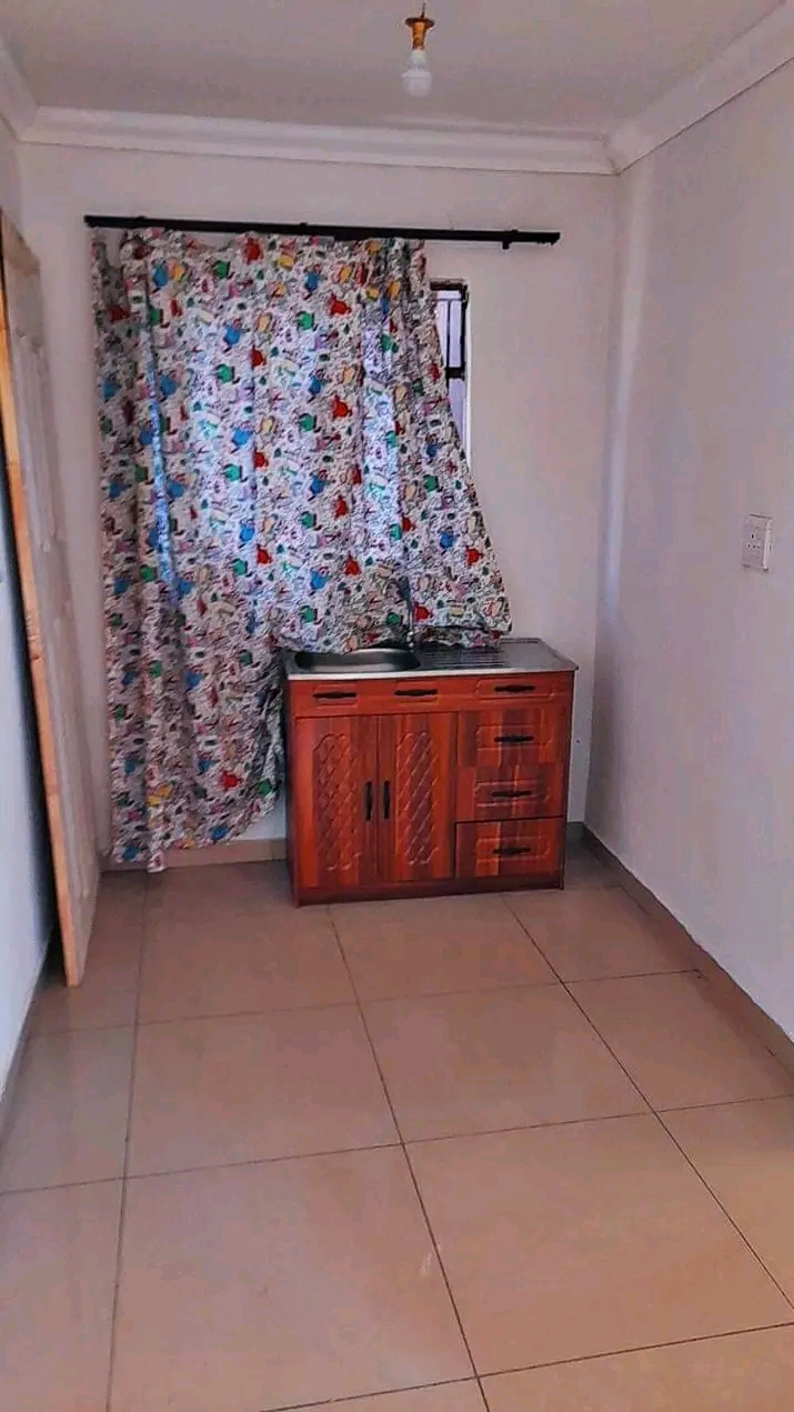 2 bedroom,  open plan kitchen and bathroom,    in Daveyton