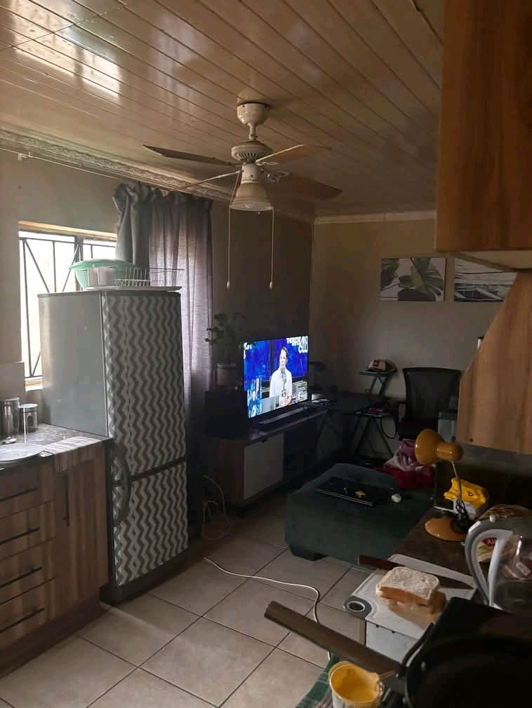 1 separate bedroom cottage with fitted kitche  in Norkem Park