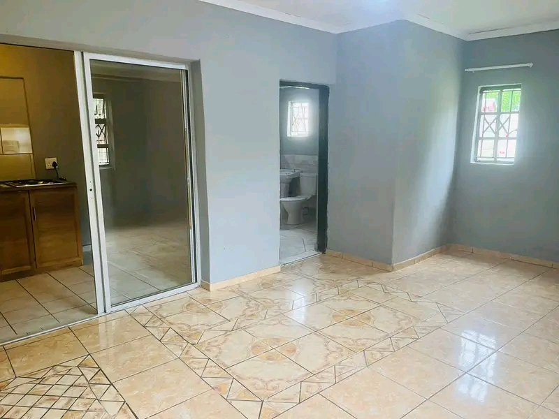 •new rental ⛩️
•available immediatel  in Birch Acres