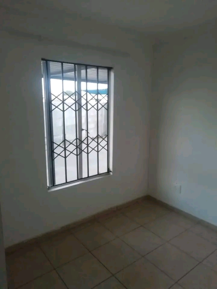 3 bedroom house available to rent. please con  in Windmill Park