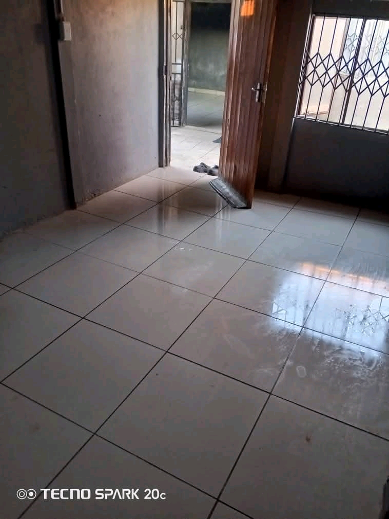 Room to rent in ext 2! 
available now: cozy   in Ivory Park