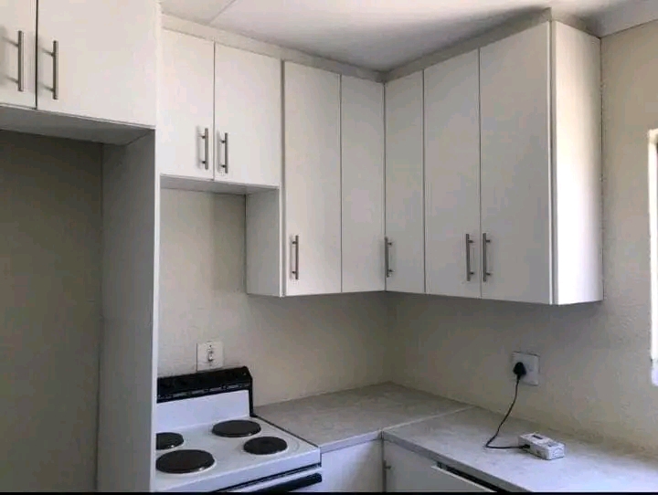 3bedrooms 2bathrooms
6500 rent 
r6500 depos  in Birch Acres