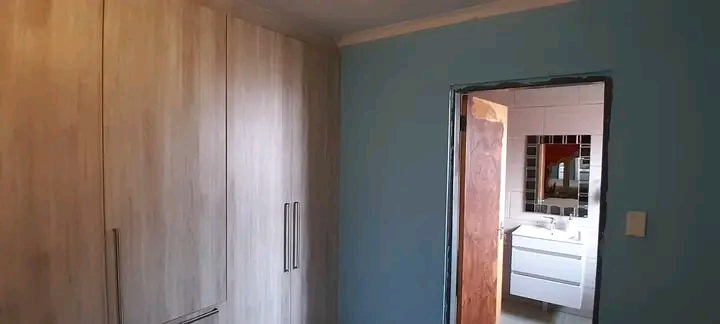 2 bedroom main with ensuit, 2bathrooms, loung  in Leondale