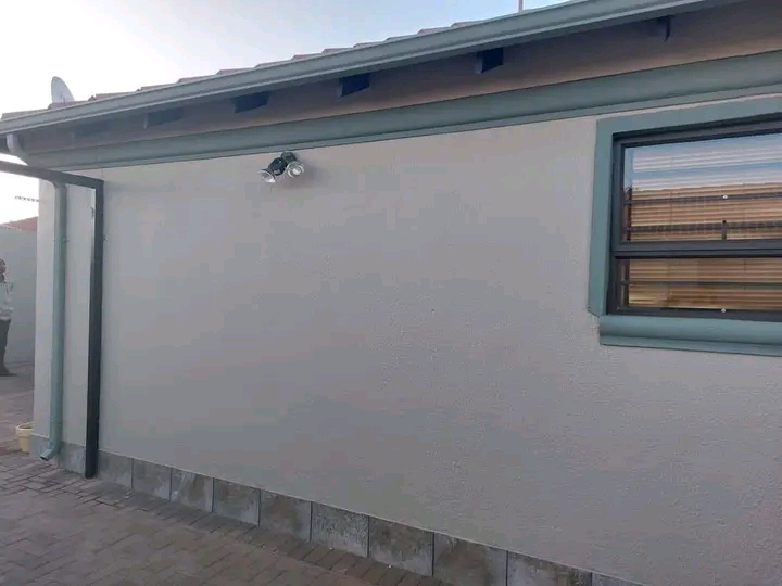 Neat room accommodation in close proximity to  in Vosloorus