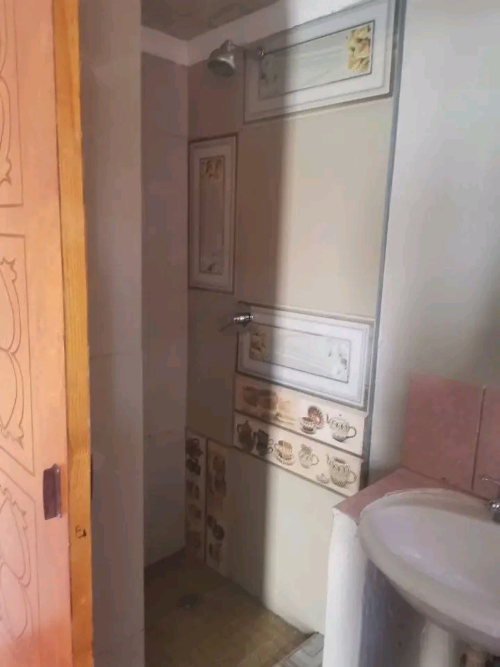 Room to rent ext 10 
rent 2500
deposit half  in Cosmo City
