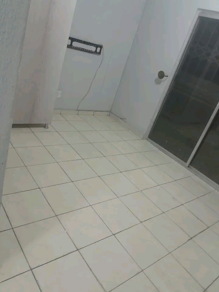 Bachelor available r3300 deposit r2000 payabl  in Olievenhoutbosch