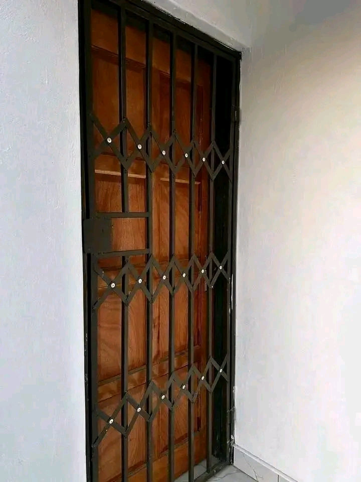 Open plan bachelor available at hospital view  in Tembisa