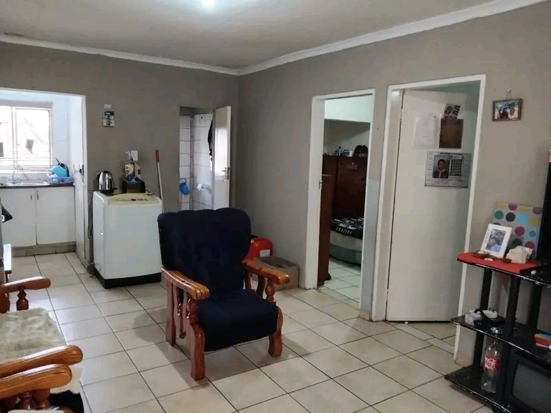 2 bedroom cottages with a small build-in kitc  in Norkem Park