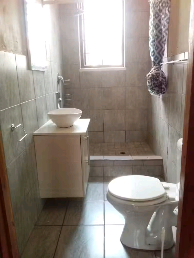Available to rent now.
3bedrooms with 2 toil  in Kensington