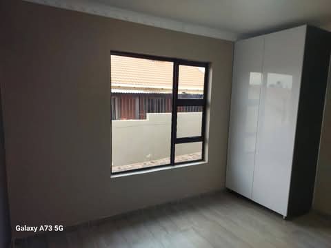 Cottage available to rent r3200 deposit r3200  in Rosettenville