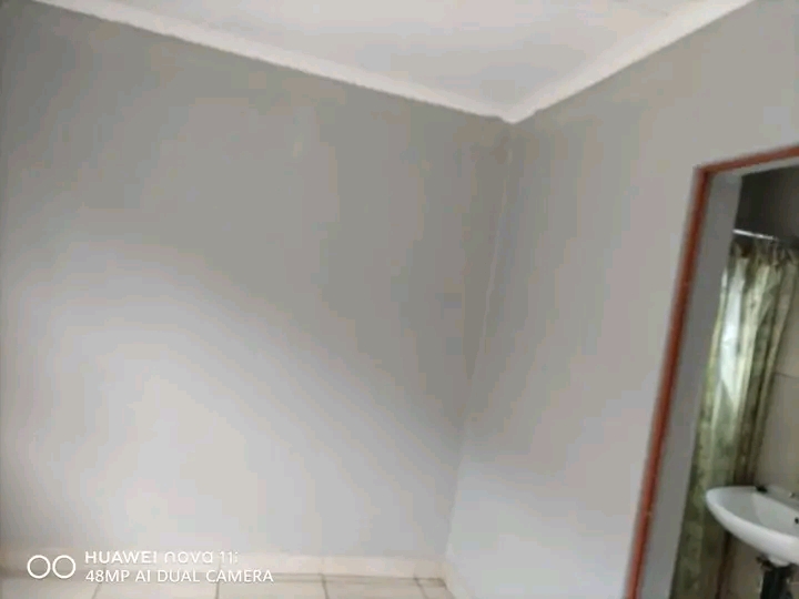 Room to rent (own shower and toilet)  ext 8 p  in Palm Ridge