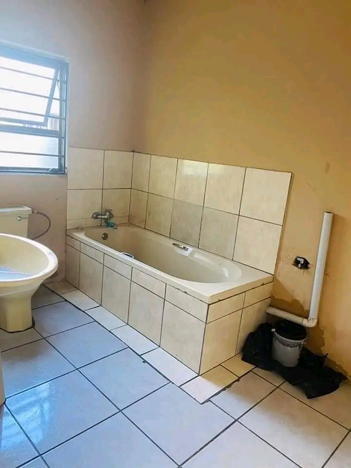 3room house plus bathroom available to rent
  in Tembisa