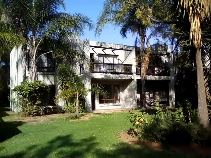 A room to rent in a 2 bedroom ground floor un  in Northriding