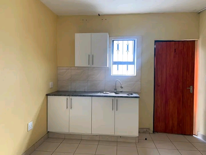 Ensuits  apartments available for rental 
de  in Naledi