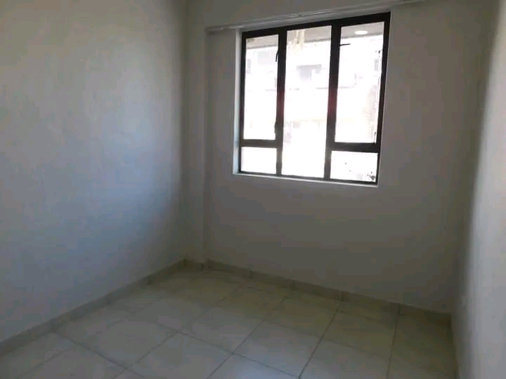 Room available for a lady at 275 main street   in Johannesburg