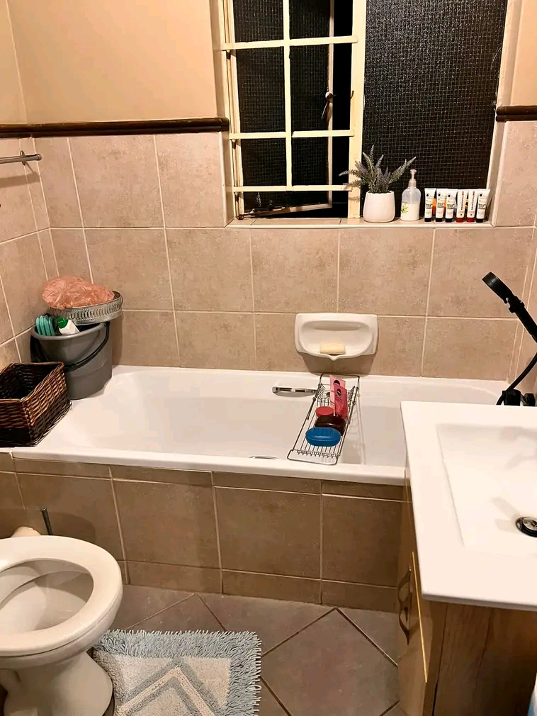 Fully furnished 2 bedroom apartment to let, a  in Centurion