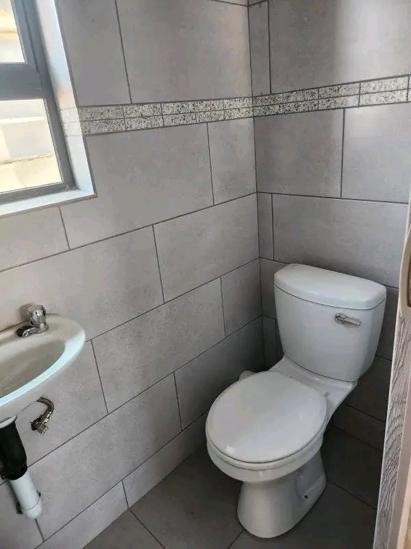 Teanong(near swazi inn) bachelor room availab  in Tembisa