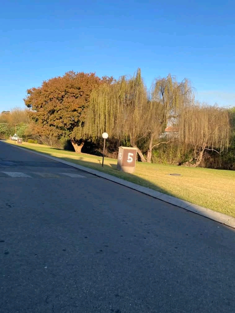 Unit to let by owner in west 
i am currently  in Roodepoort