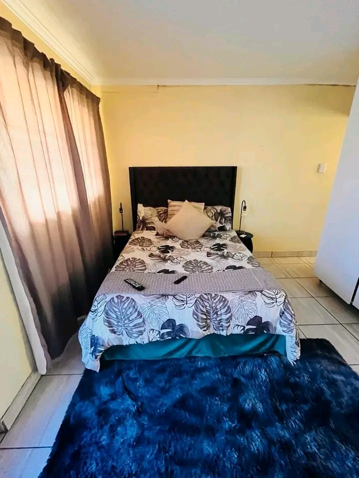 2x bachelor room available from the 1st of de  in Olievenhoutbosch