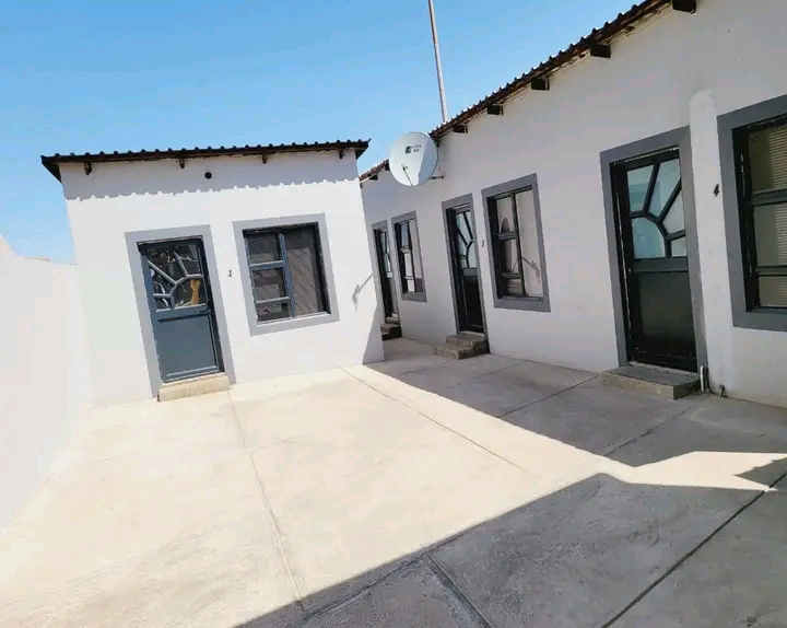 Bachelor room available for rental in ext 2
  in Vosloorus