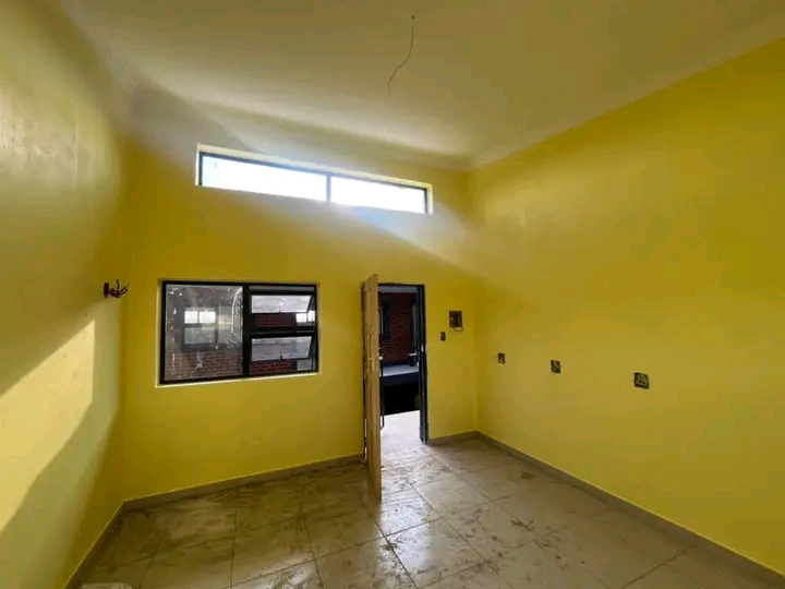 Newly build block flat 15 rooms available to   in Tembisa