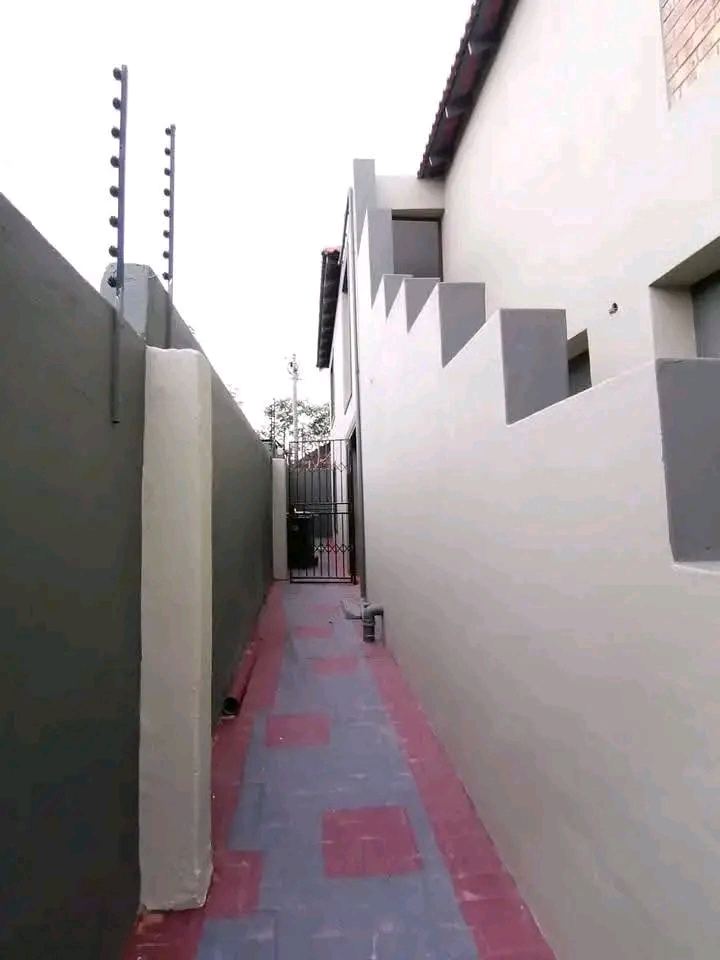 Bachelor unit for rent in ext 1!
we are plea  in Rabie ridge