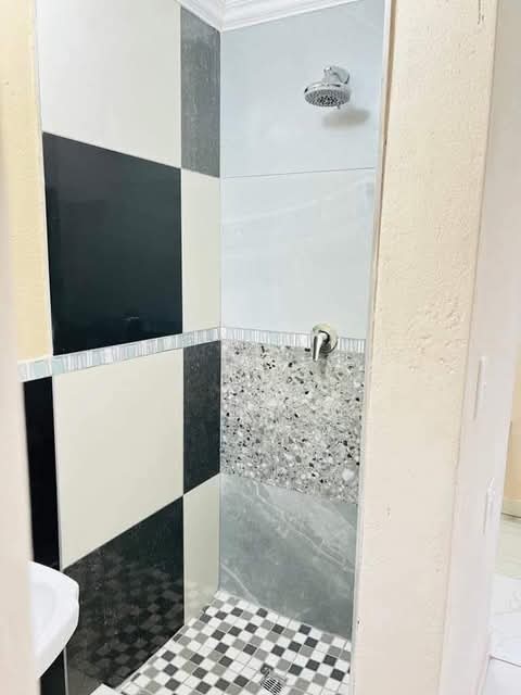 1 bachelor unit available
- fully fitted, ti  in Spruitview