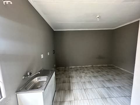 🏠 en-suite to rent
📍 ext 27, soweto
�  in Protea Glen