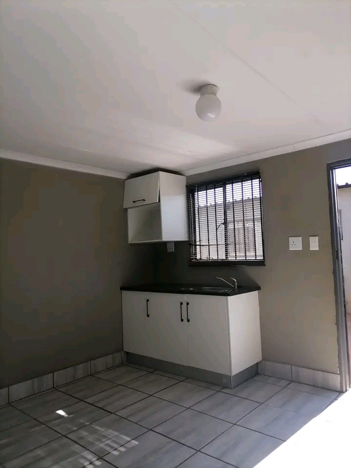 Bachelor available to rent at phumula 📍nea  in Vosloorus
