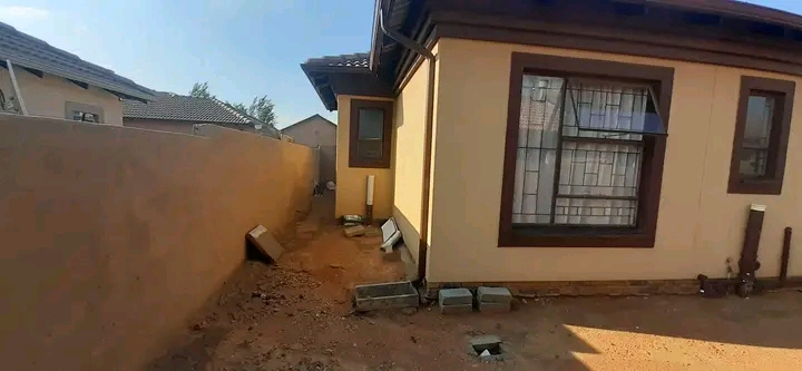 Beautiful and spacious 3bedroom house for ren  in Soshanguve
