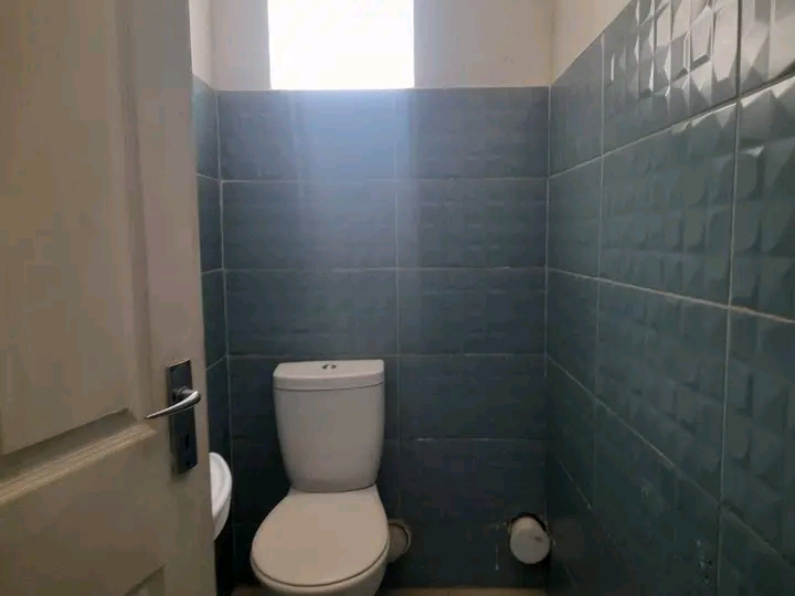 2 bedroom cottage house to let in queen stree  in Kensington