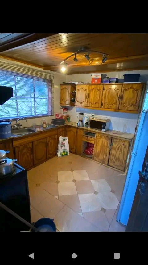 Rental house in cwj next to pick n pay, white  in Molapo