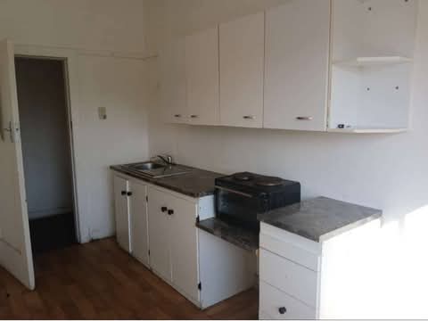 Beautiful and spacious 1 bedroom cottage for   in Primrose east