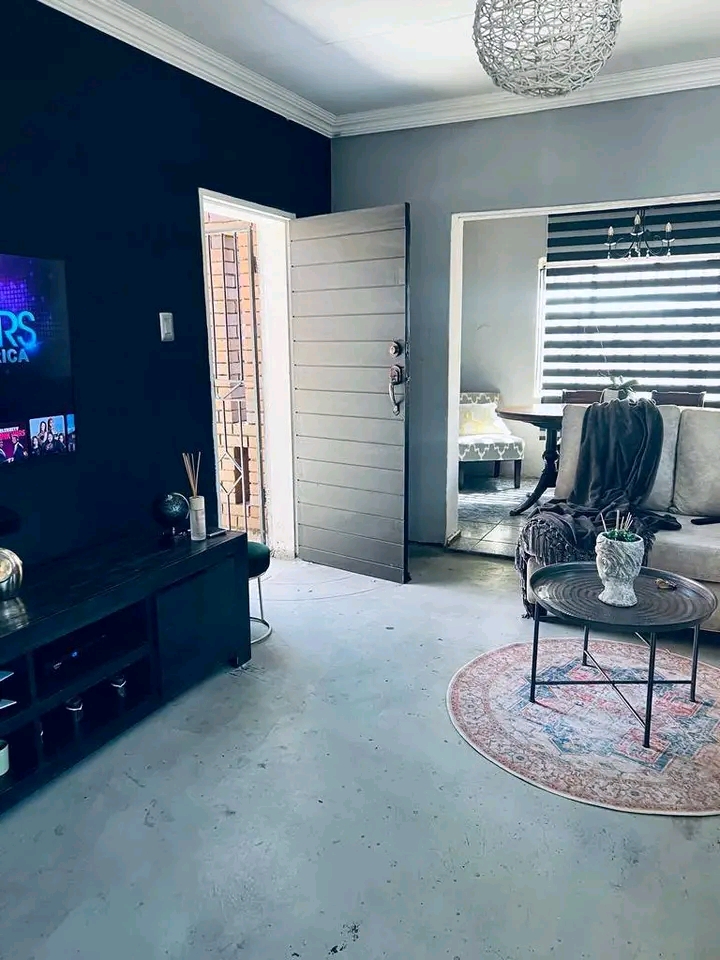 2 bedroom house available in ex1 with:
fitte  in Rabie ridge