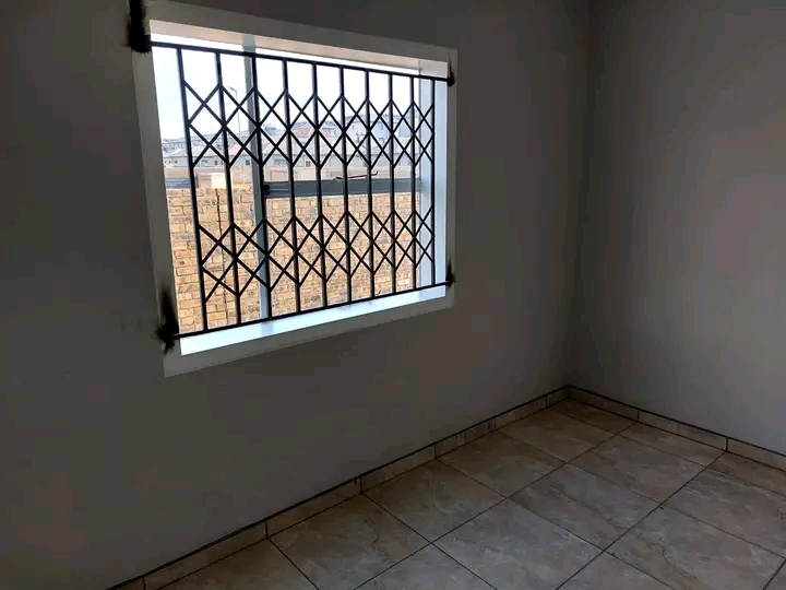 A 2 bedroom apartment for r4000 and deposit r  in Ebony Park