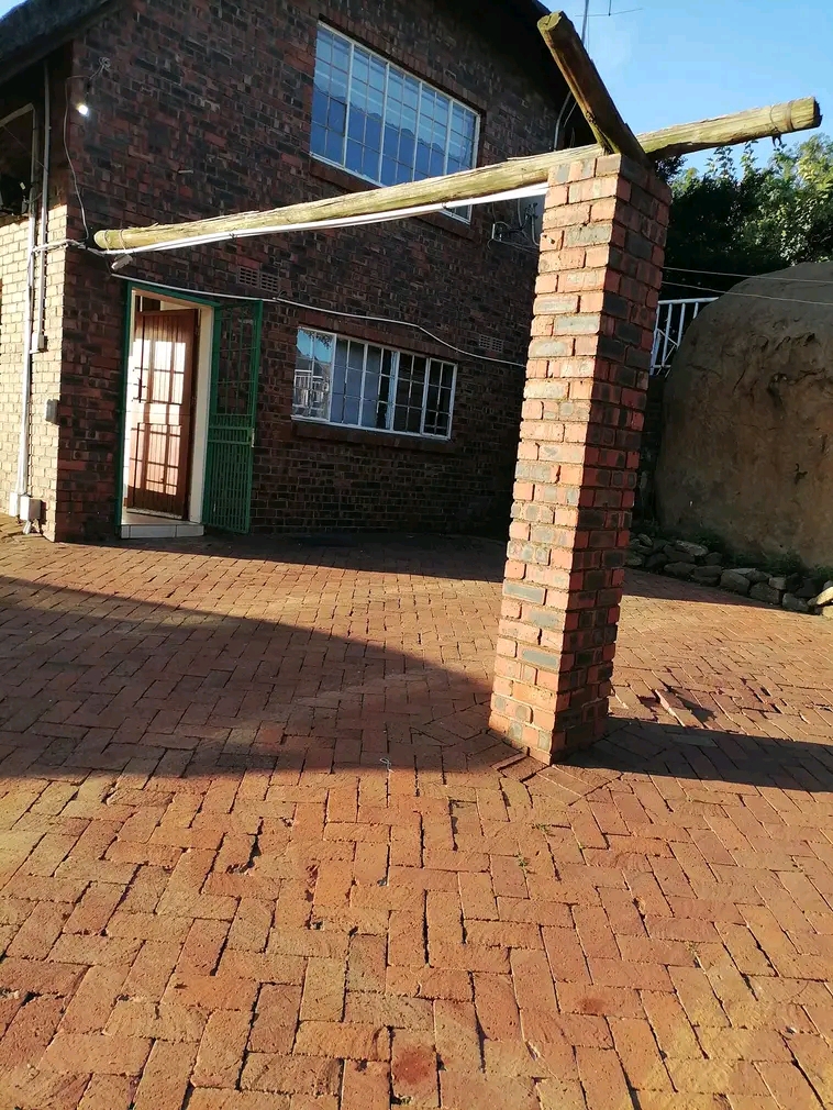 2km from mall of africa and close to allandal  in Glen Austin