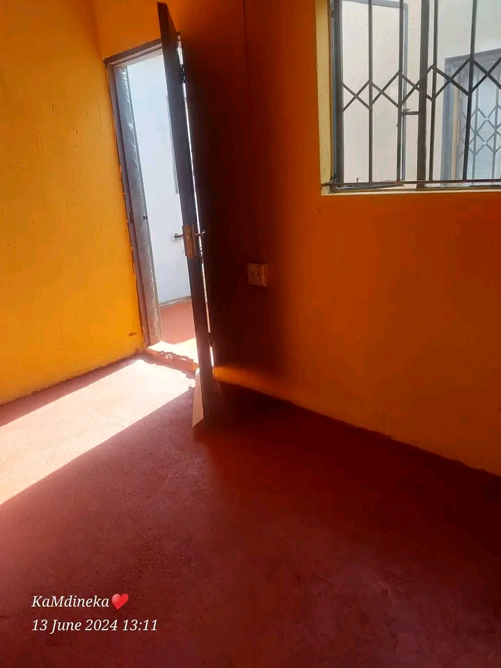 Room to rent available in tsakane ext 19 r700  in Tsakane