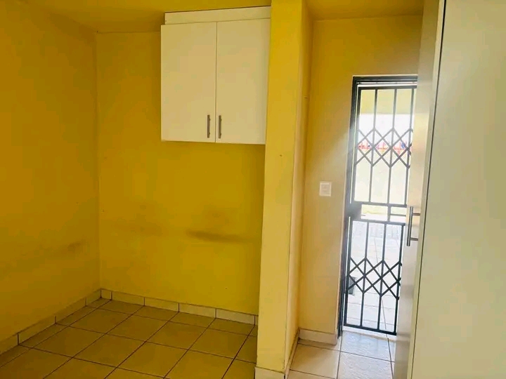 A room for r2500 deposit r1250. electricity p  in Ebony Park