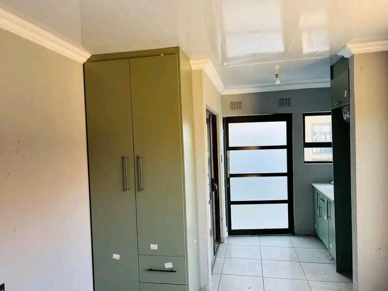 Stylish batchelor available in eastfield ext   in Vosloorus